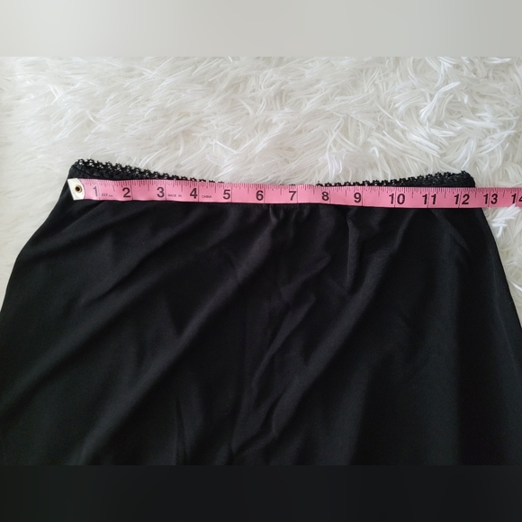 Tracks Medium Black Skirt Hi-Low - Picture 4 of 6